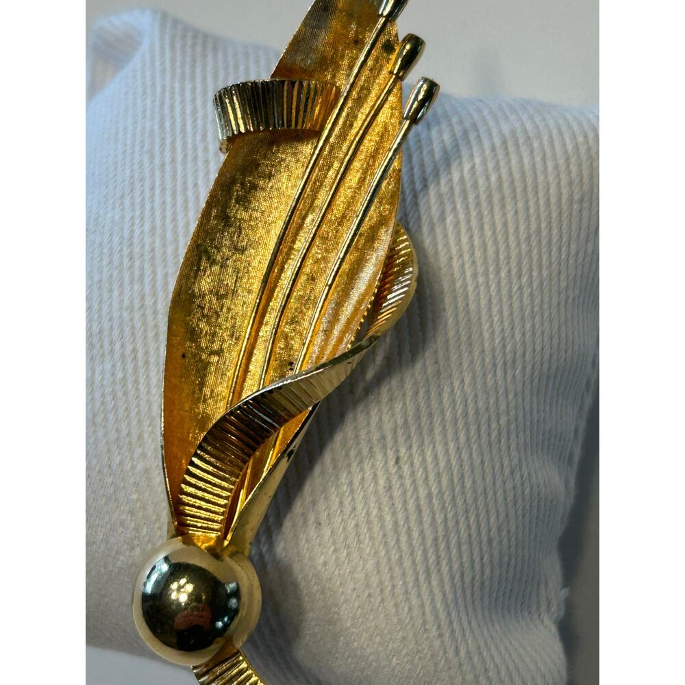 Vintage Trifari Style Modernist Gold Tone Abstract Leaf Brooch 3in Unsigned